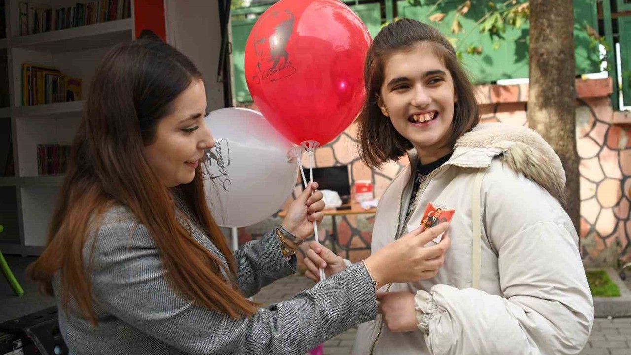 Gezici kütüphaneden çocuklara özel bayram turu
