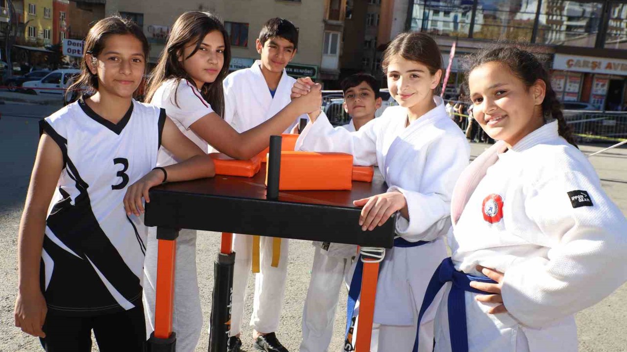 Cumhuriyet coşkusu sporla buluştu
