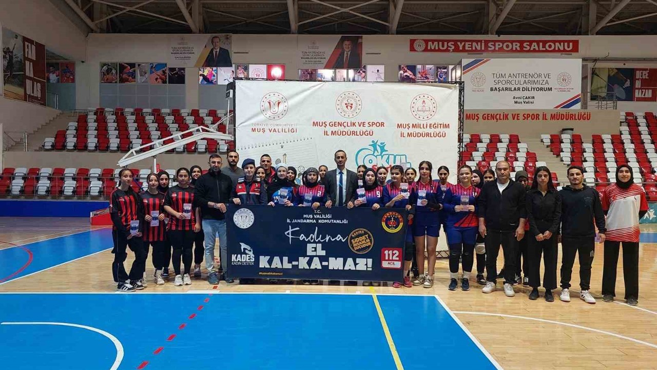 Muş’ta liseler arası voleybol maçında kadına şiddet farkındalığı
