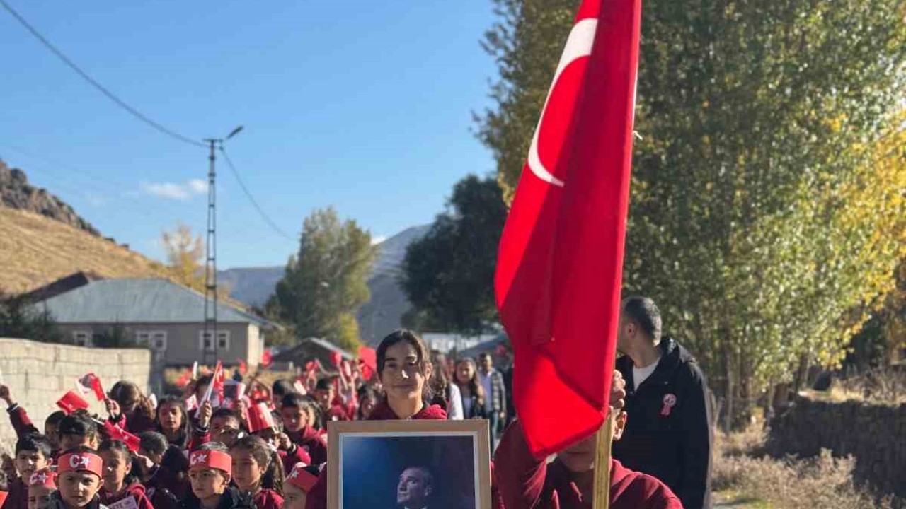 Köy okulları 29 Ekim coşkusuyla doldu
