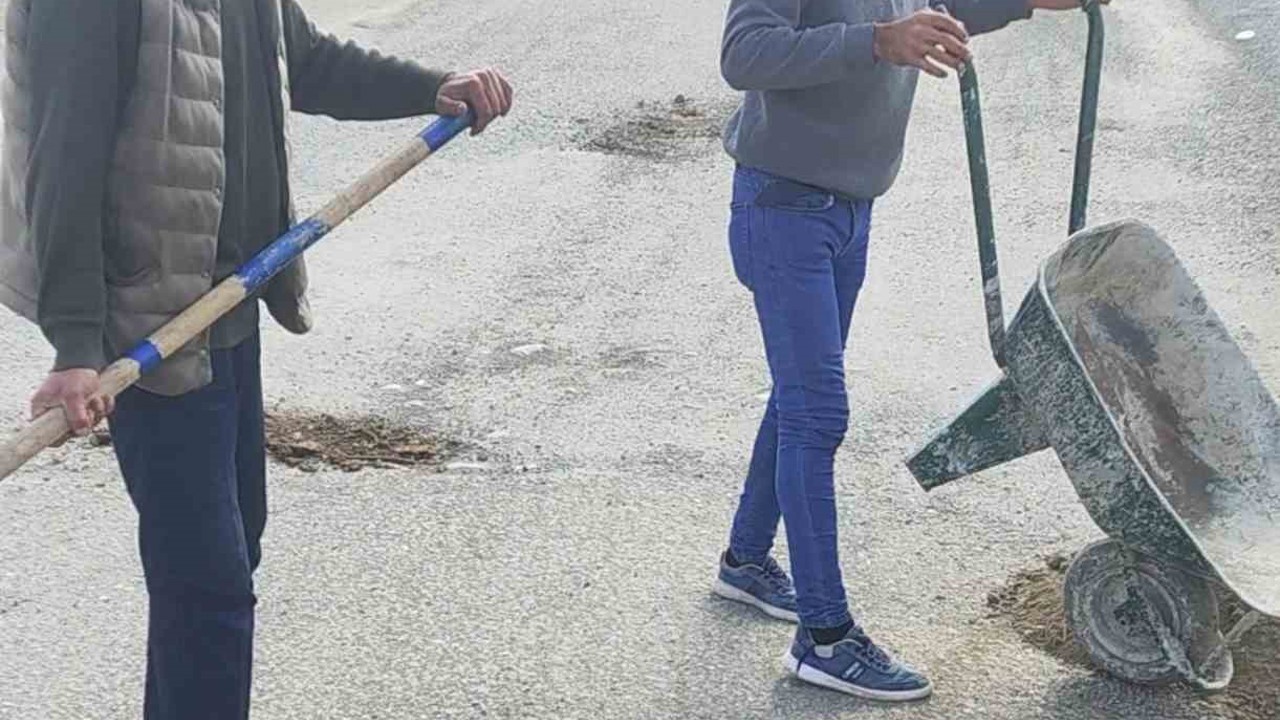 Iğdır’da şoförlerinden tepki: "Yollar çukur deryasına döndü"
