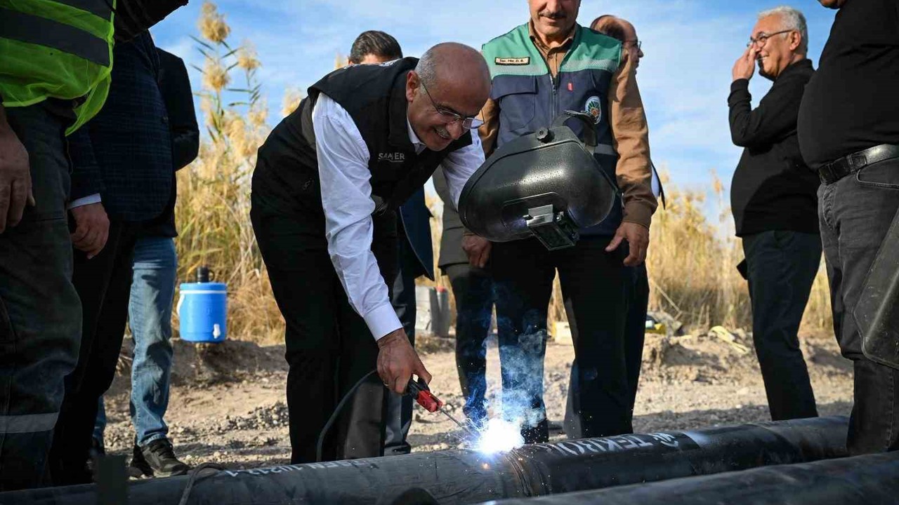 Malatya Büyükşehir Belediyesi’nden üreticilere sulama borusu desteği
