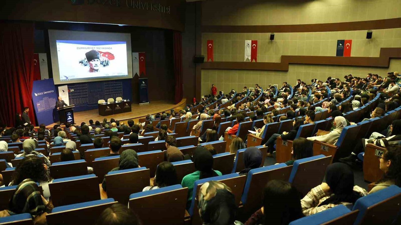 Düzce Üniversitesi Rektörü Prof. Dr. Sözbir: "102 yıl önce bu topraklarda bir umut yeşerdi"
