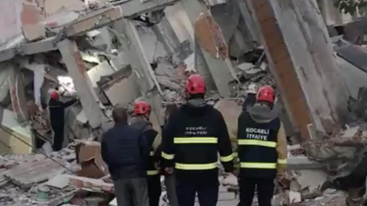 Gebze’de bina çöktü: Çok sayıda ekip sevk edildi
