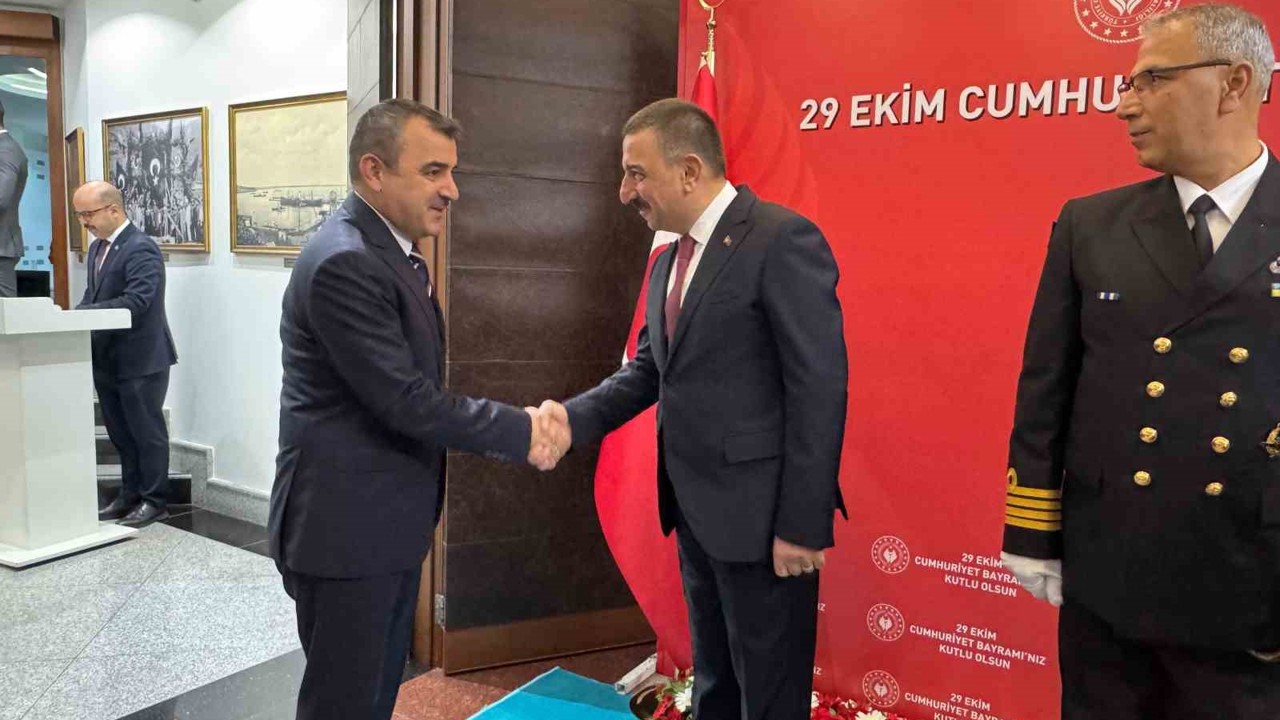 Zonguldak’ta 29 Ekim Cumhuriyet Bayramı tebrikat töreni gerçekleştirildi
