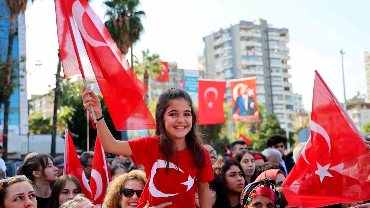 Adana’da Cumhuriyet’in 102. yılı coşkuyla kutlandı
