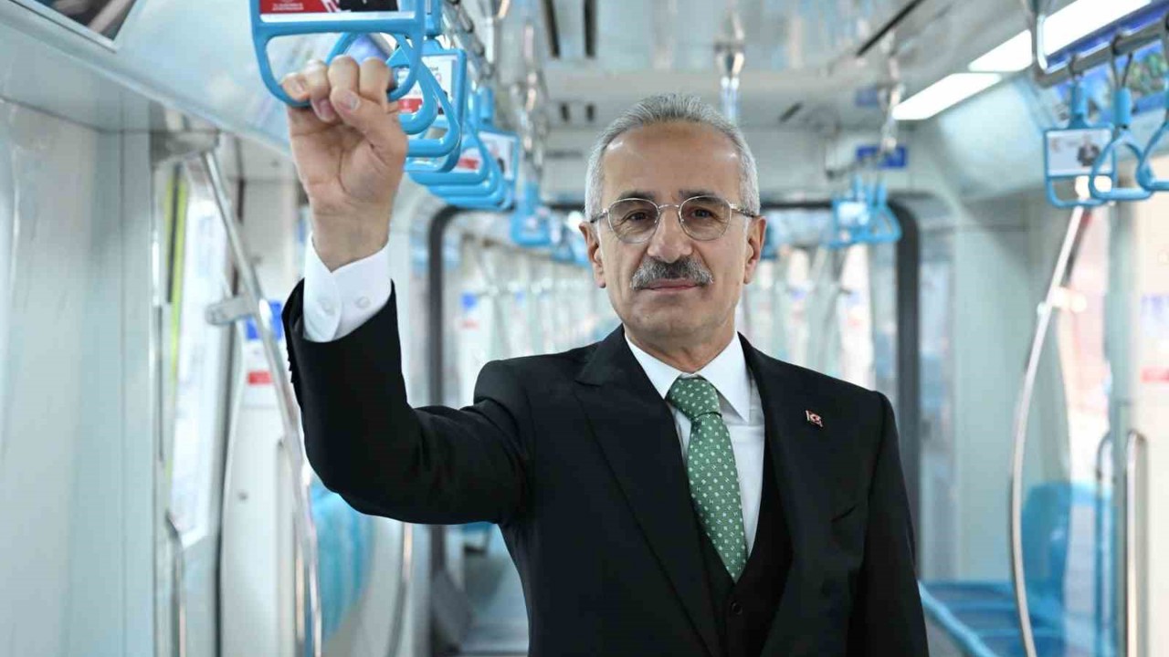 Ulaştırma ve Altyapı Bakanı Uraloğlu: "Marmaray, 12 yılda 1 milyar 430 milyon yolcuya hizmet verdi"
