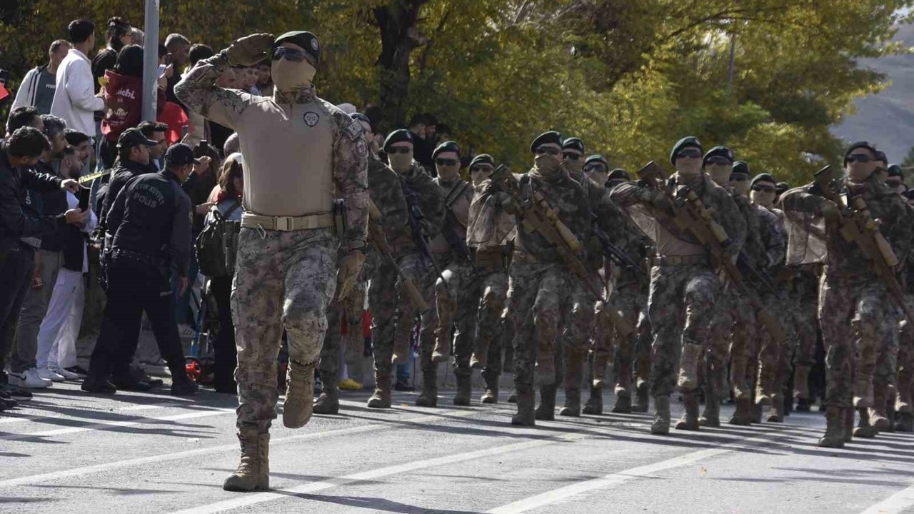 Bitlis’te Cumhuriyet Bayramı coşkusu
