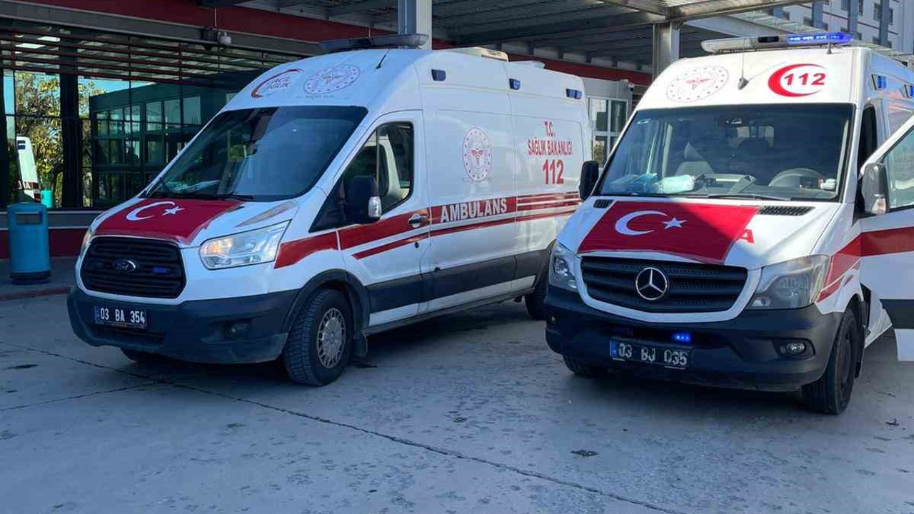 Ambulansları Türk bayrakları ile süslediler
