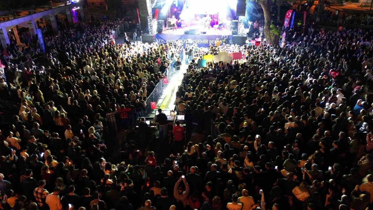 Söke’de Cumhuriyet coşkusu Kıraç konseriyle zirveye çıktı
