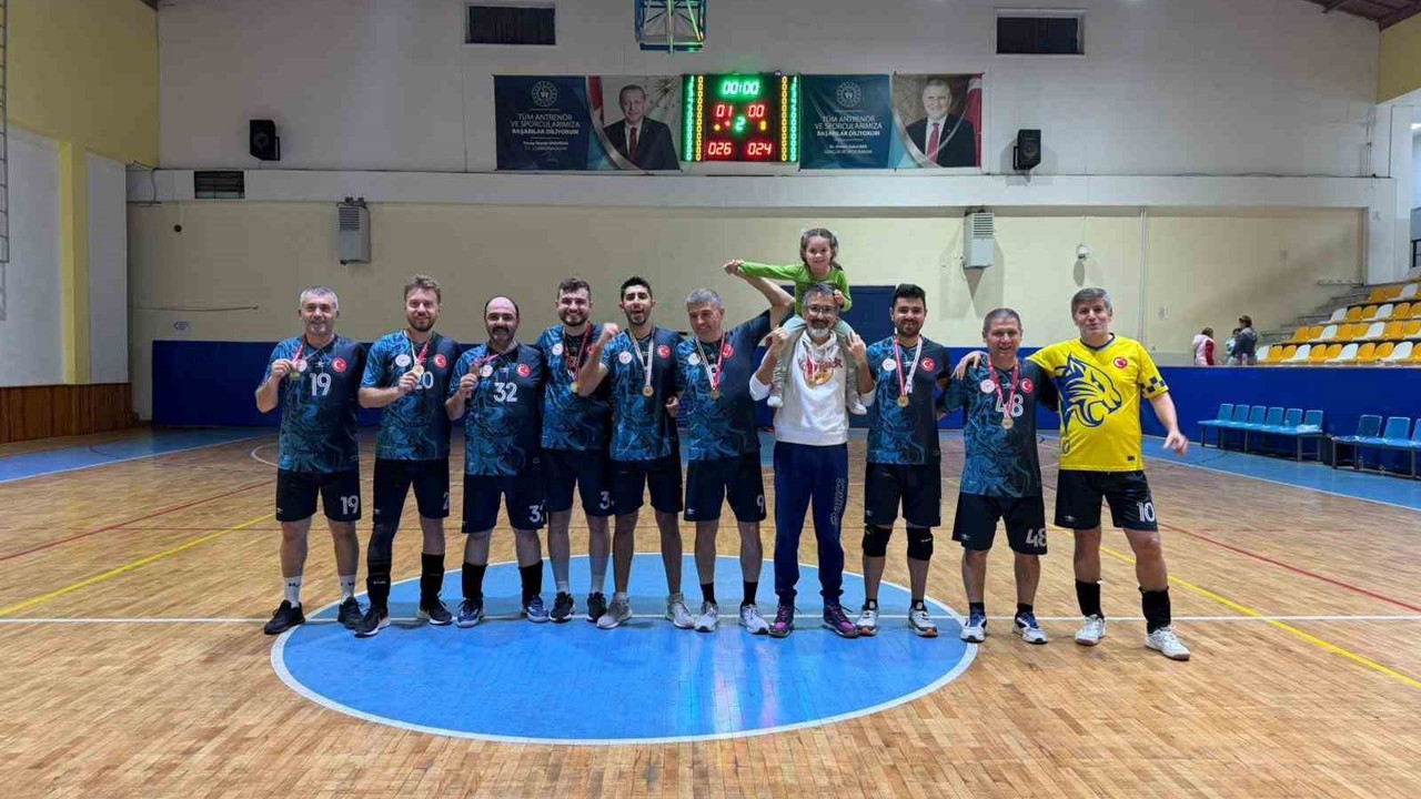 İl Sağlık Müdürlüğü Voleybol Takımı Aydın’da şampiyon oldu
