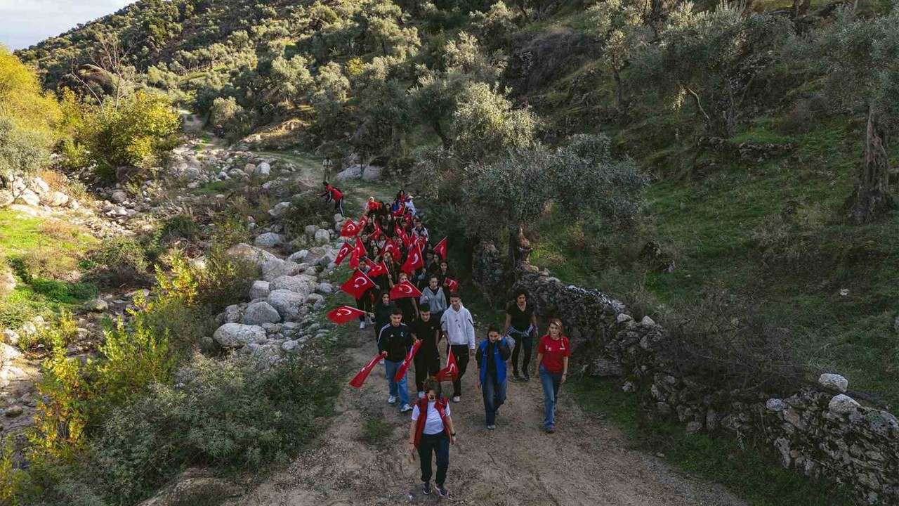 Aydın’da gençler ’Cumhuriyet’ için yürüdü
