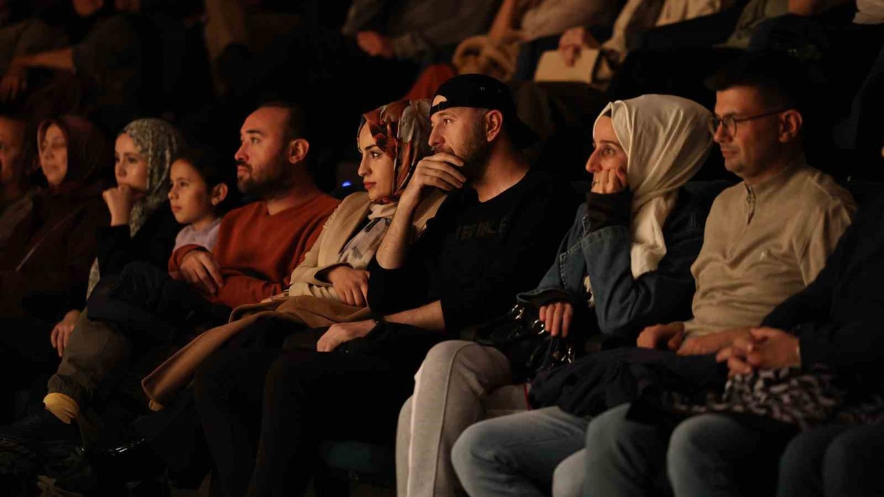 Ekim takvimi "Mükemmel Partner" tiyatrosu ile son buldu
