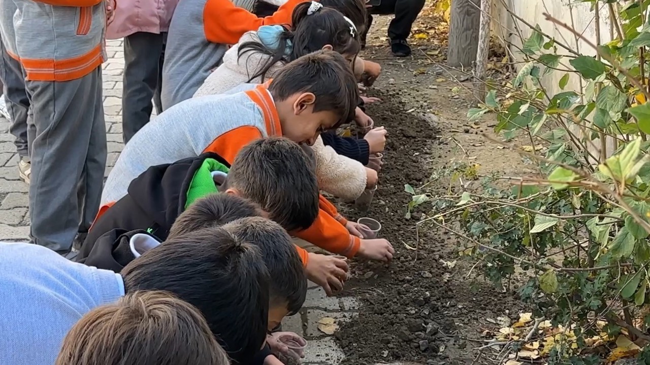 Konya’dan Yüksekova’ya gönül köprüsü: Ata tohumları toprakla buluştu
