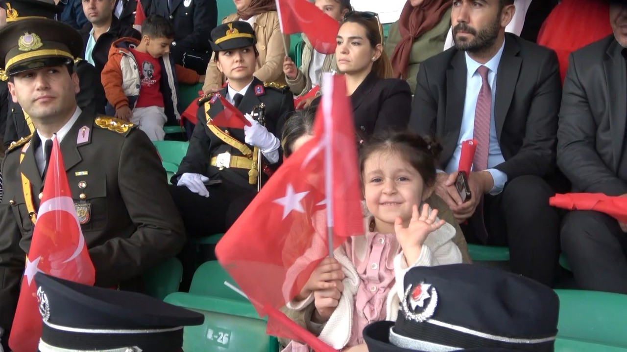Bingöl’de Cumhuriyet Bayramı coşkuyla kutlandı
