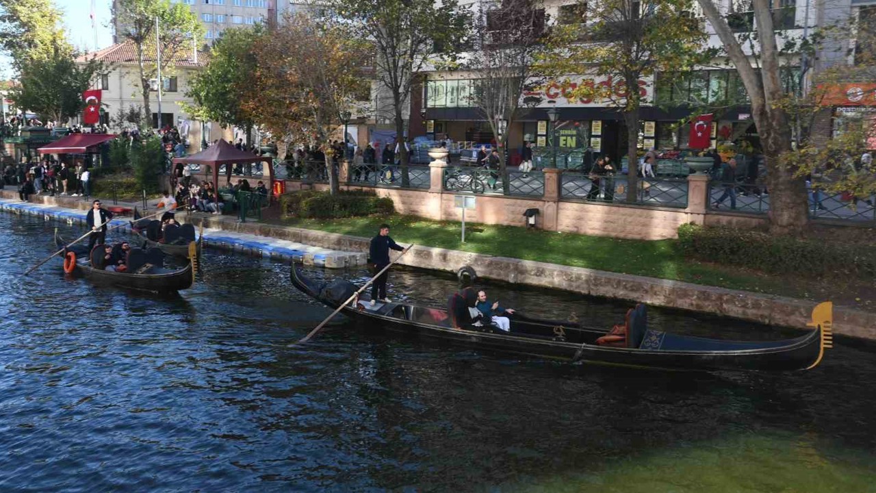 Cumhuriyet Bayramı’nı fırsat bilen turistler Eskişehir’e akın etti
