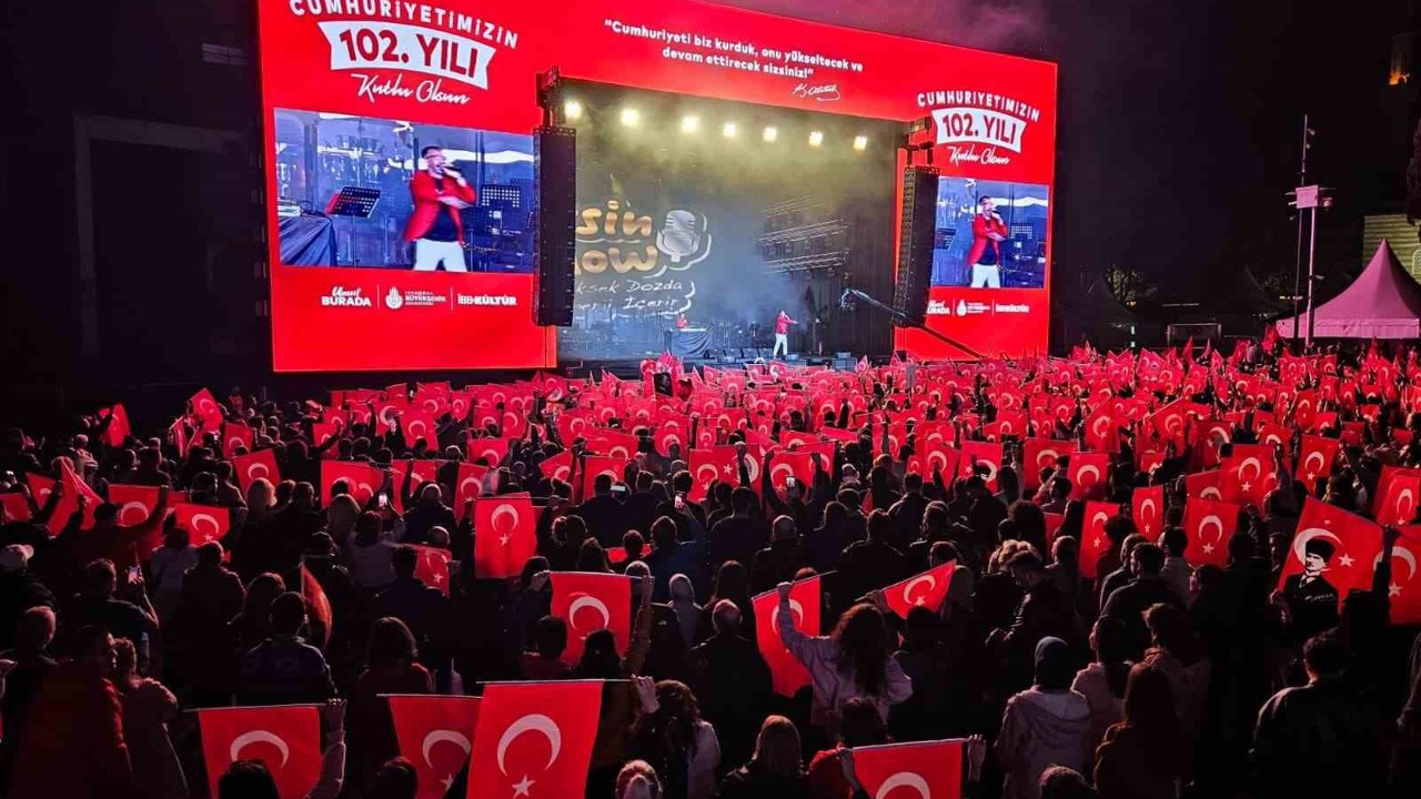 Beşiktaş’ta Cumhuriyet Bayramı kortej yürüyüşü ve konserle kutlandı

