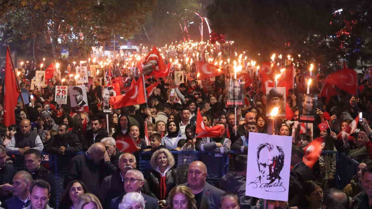 Cumhuriyetin 102’nci yılı Ataşehir’de coşkuyla kutlandı
