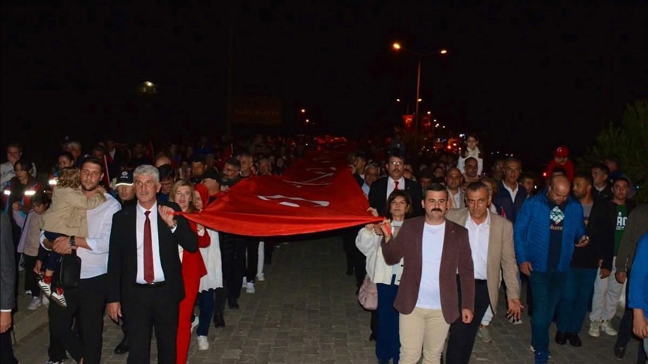Köyceğiz’de 29 Ekim Bayrak yürüyüşü yoğun katılımla gerçekleştirildi
