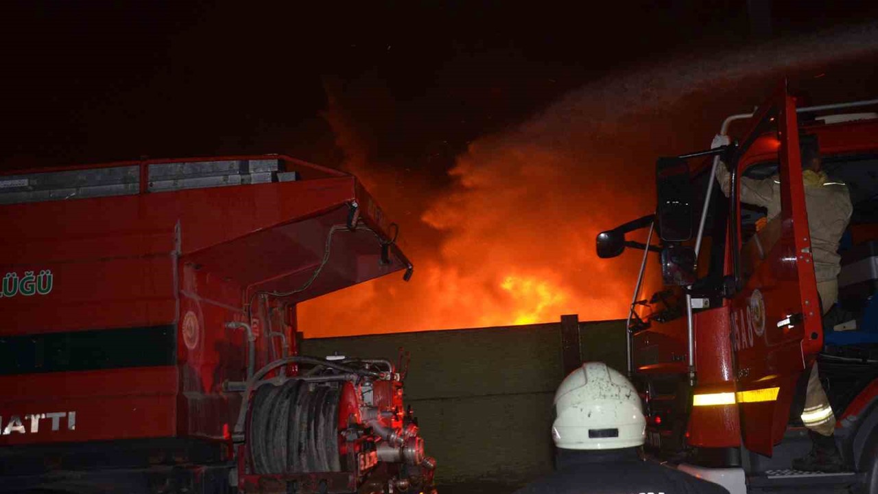 Samsun Bafra OSB’de geri dönüşüm tesisinde yangın
