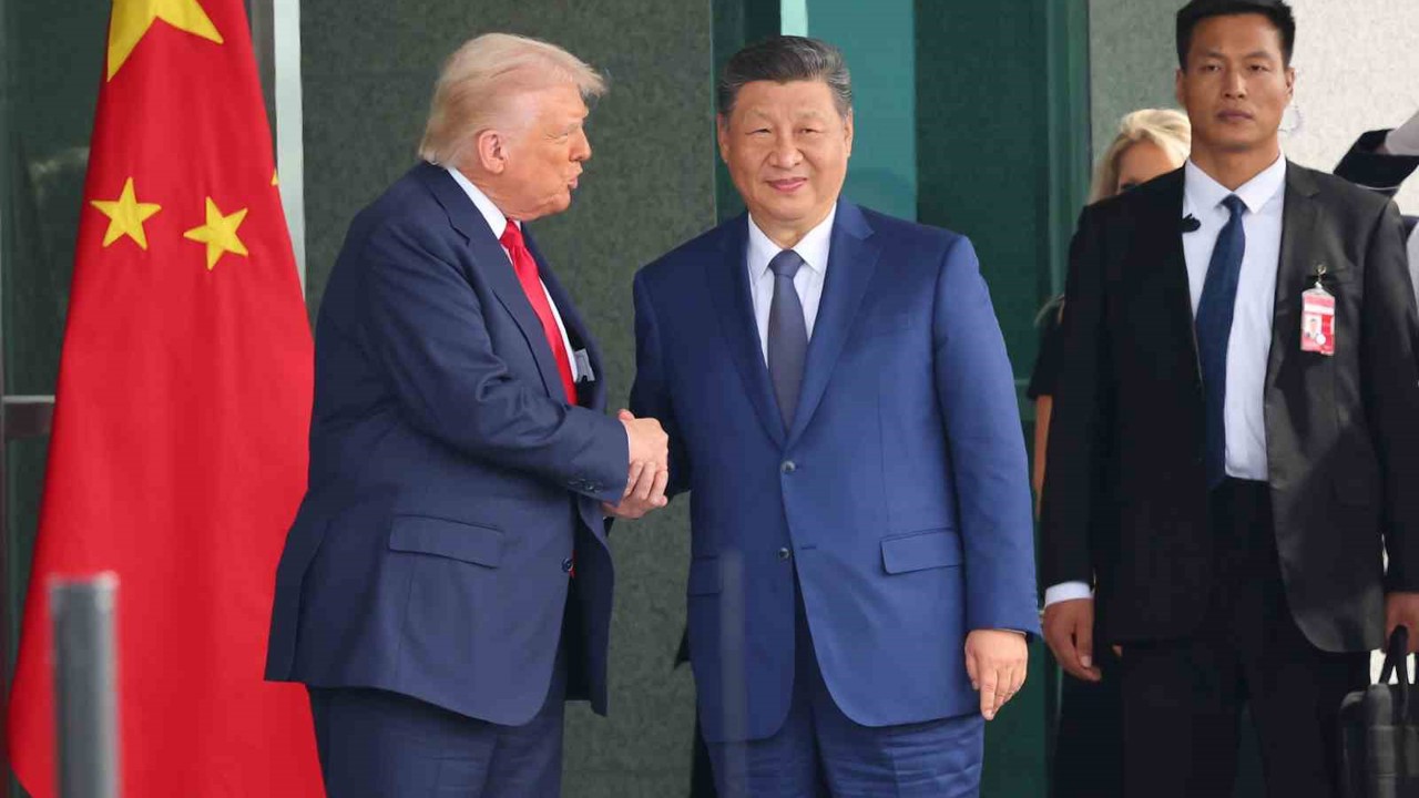 ABD Başkanı Trump, Çin Devlet Başkanı Xi ile Güney Kore’de bir araya geldi
