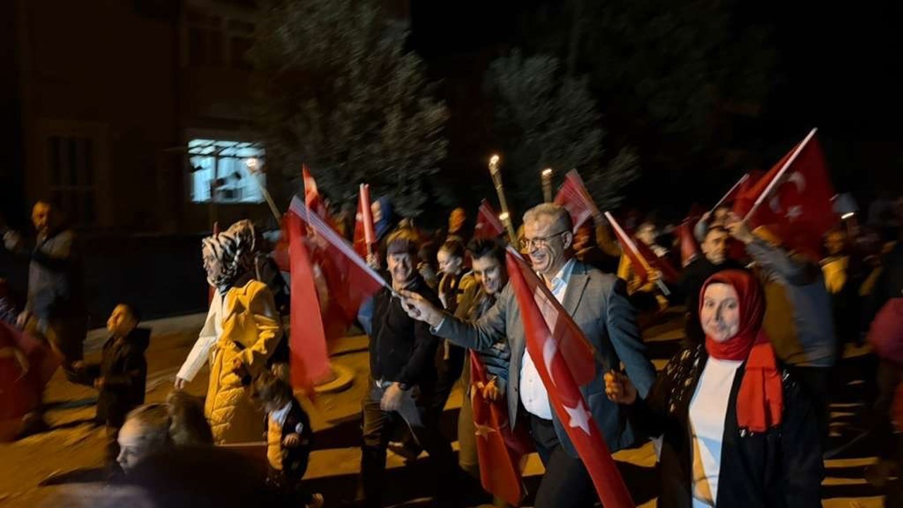 Karabiga’da 29 Ekim Cumhuriyet Yürüyüşü Coşkusu
