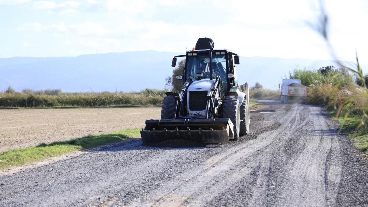 İncirliova Sınırteke’de yol genişletme çalışması yapılıyor
