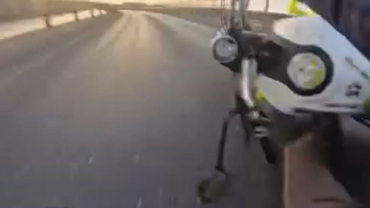 Esenyurt’ta motosiklet kazası kamerada
