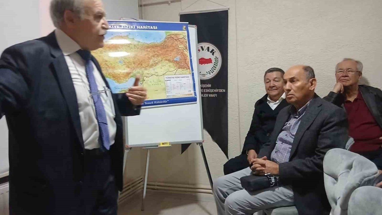 Prof. Dr. Özden’den ’29 Ekim 1923 Cumhuriyet’e giden yol’ konulu konferans
