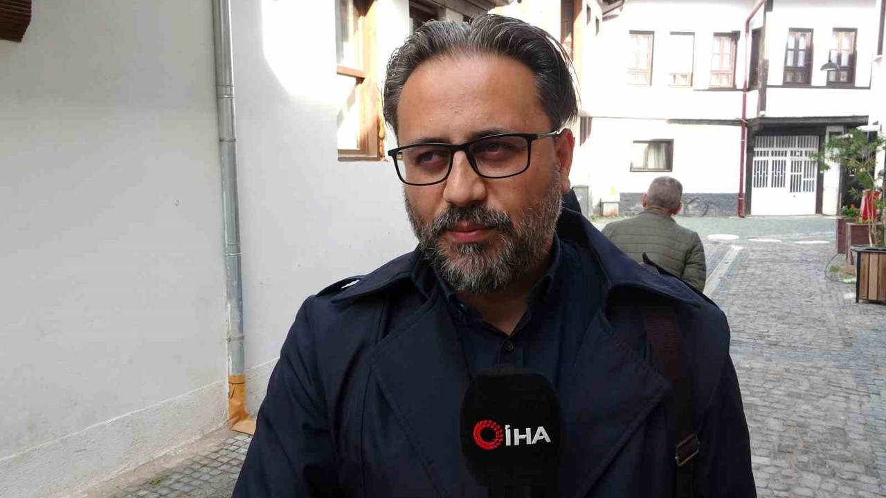 Doç. Dr. Abdullah Erdem Taş: "Modern hayat insanları yalnızlaştırıyor"
