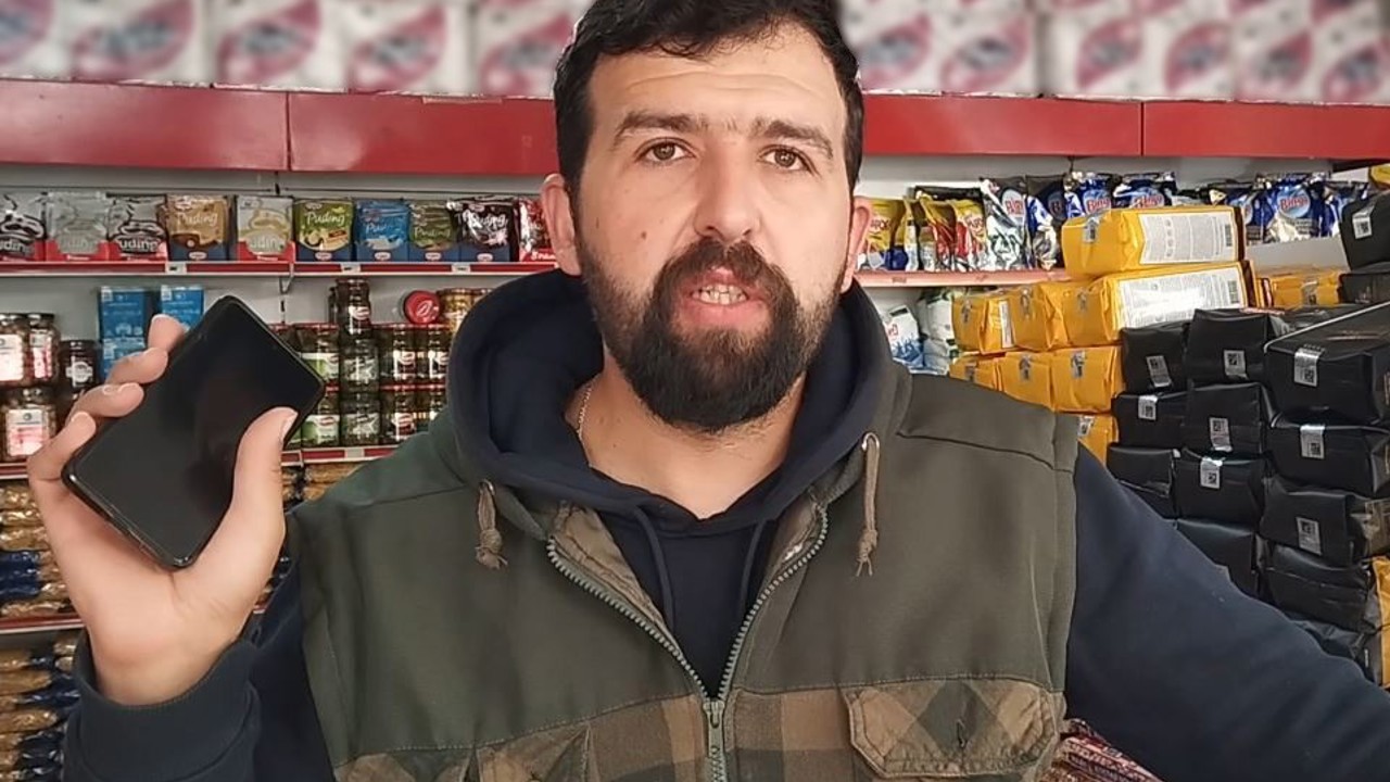 Köpek sandığı ayıyı cep telefonu ile görüntüledi,  ‘koca oğlan’ diye seslendi
