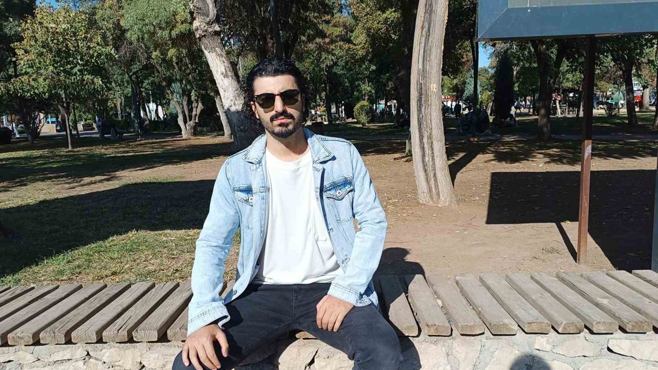 Batmanlı gezginin Bali macerasında maymunlar, cep telefonu ve gözlüğü kaptı
