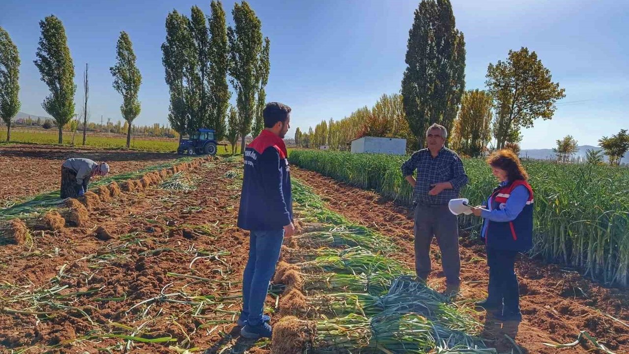 Çiftçilerle ürün verimliliği görüşüldü
