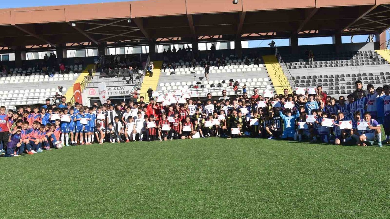 Cumhuriyet coşkusu sahaya taşındı
