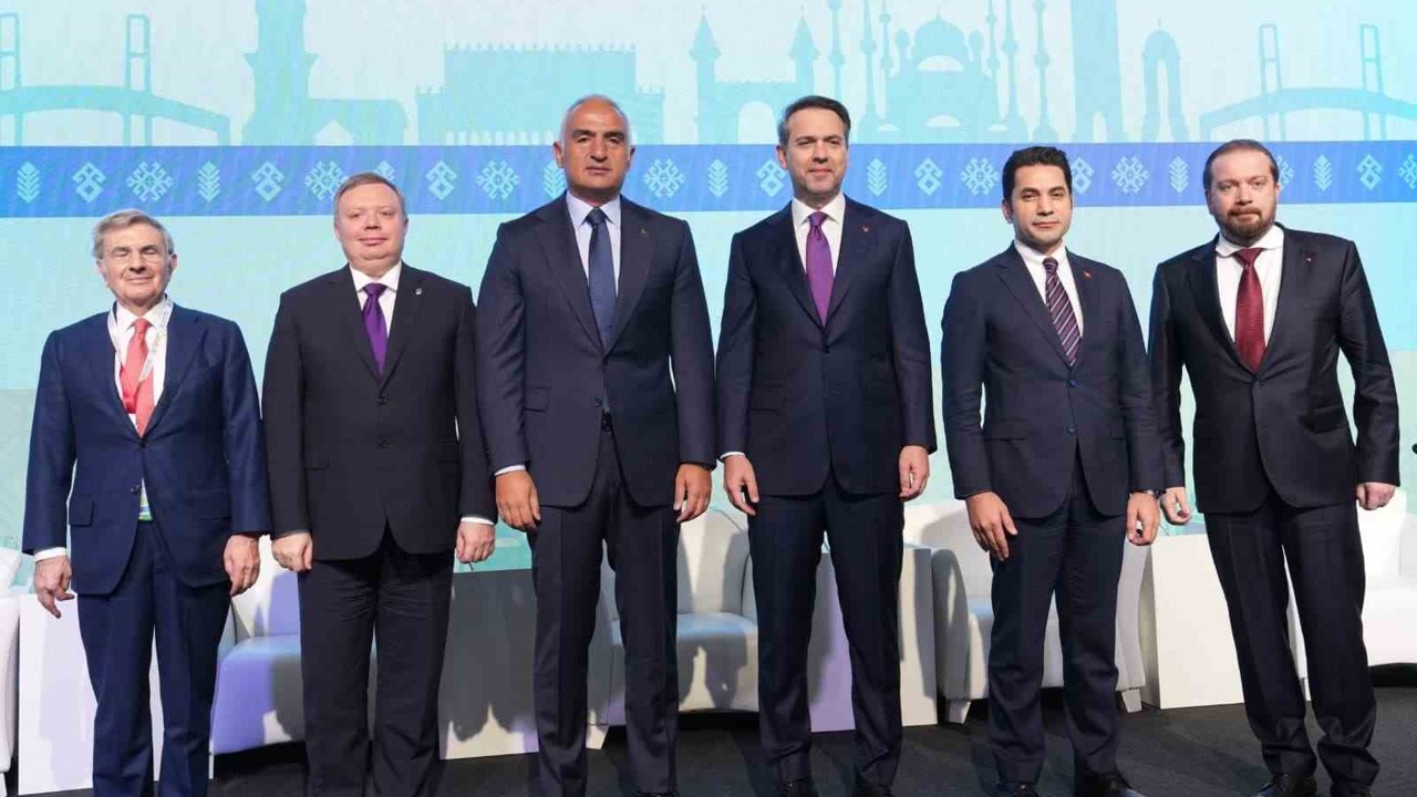 Türkiye turizmde zirveye yürüyor: 62 milyon ziyaretçi, 61 milyar dolar gelir
