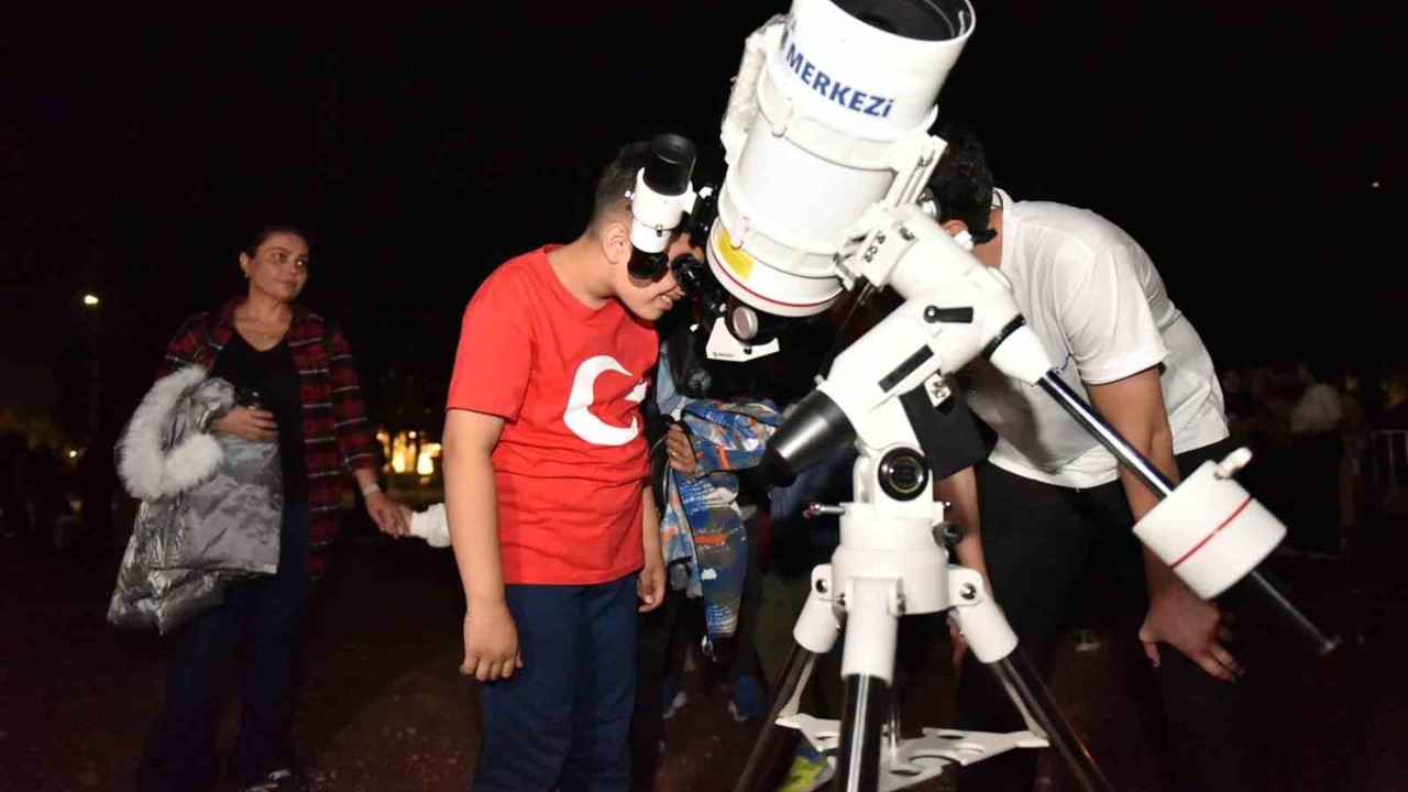 Kepez’de "Cumhuriyet ve Bilimle Gece Gözlemi" etkinliği
