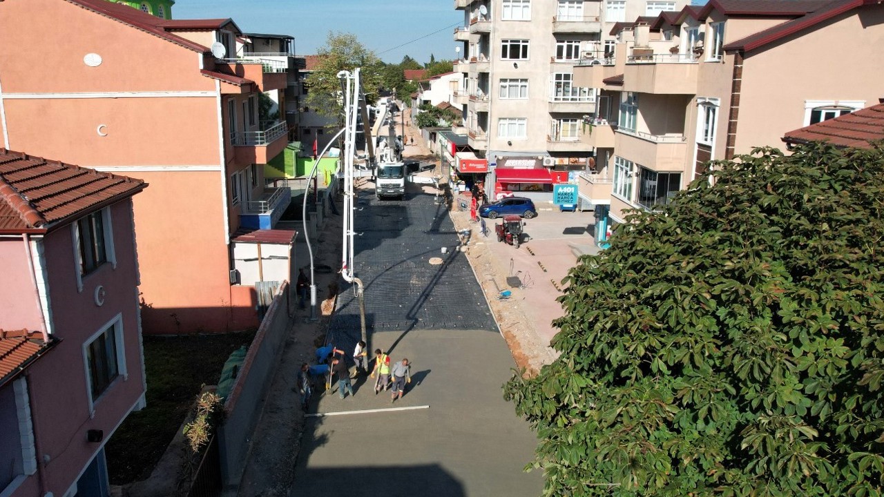Başiskele Cumhuriyet Caddesi’nde üstyapı çalışması
