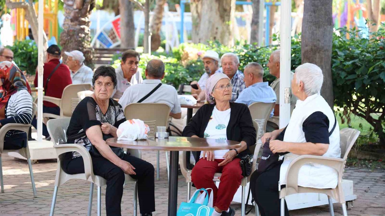 Alanya Emekli Kahvesi’ne emeklilerden ilgi
