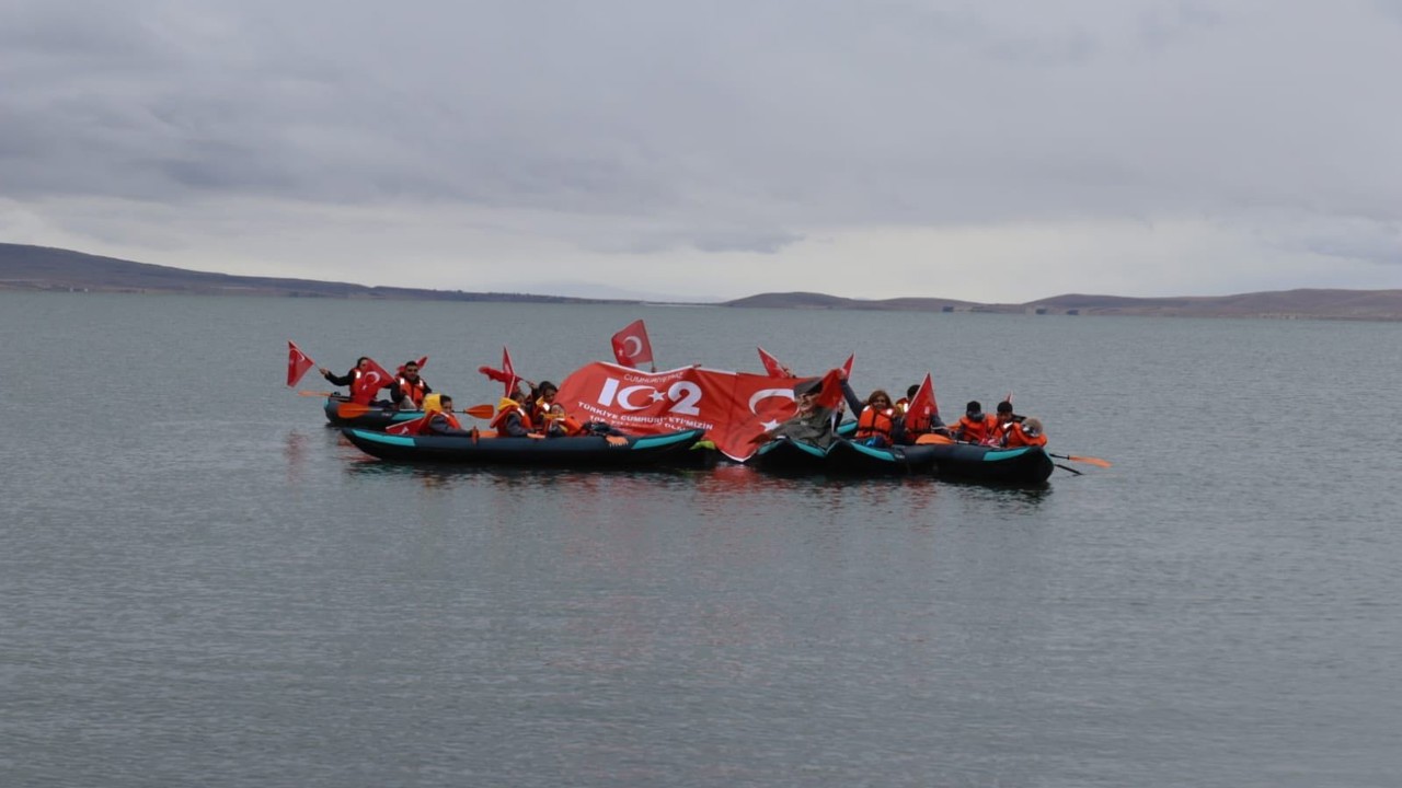 Çıldır’da Cumhuriyet kano gösterisiyle kutlandı
