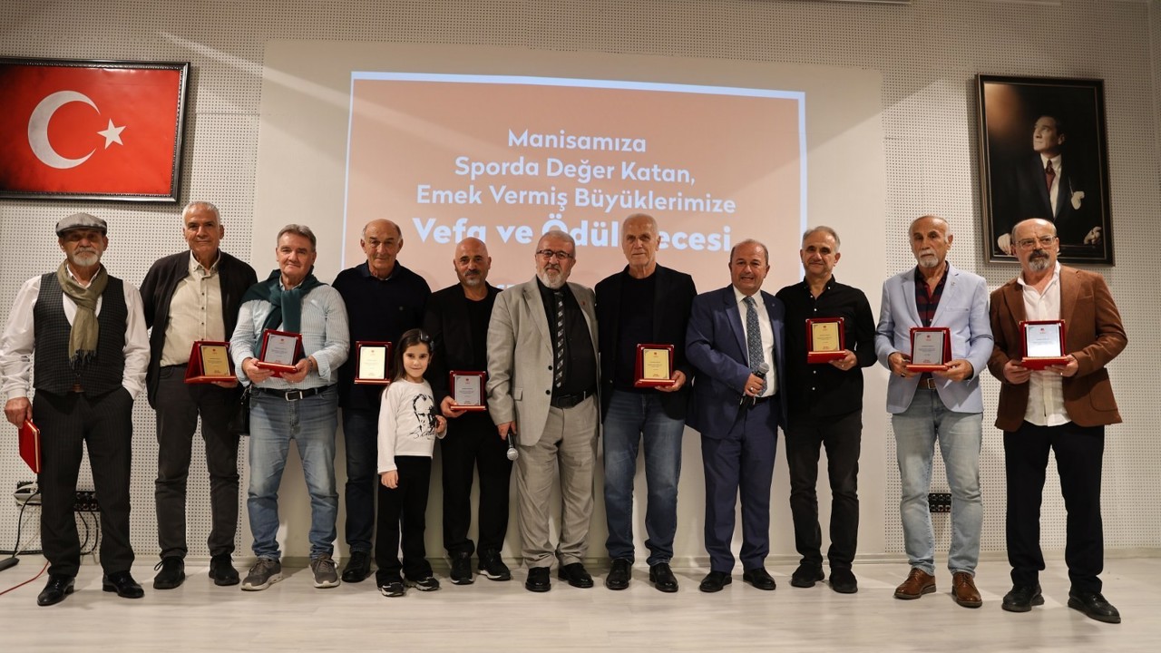 Spora katkı sunan 78 isme plaket
