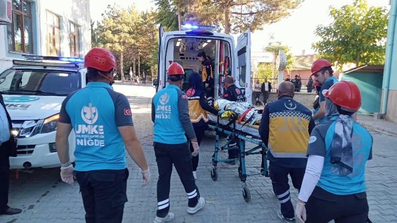Niğde İl Sağlık Müdürlüğü’nde gerçeğini aratmayan yangın tatbikatı
