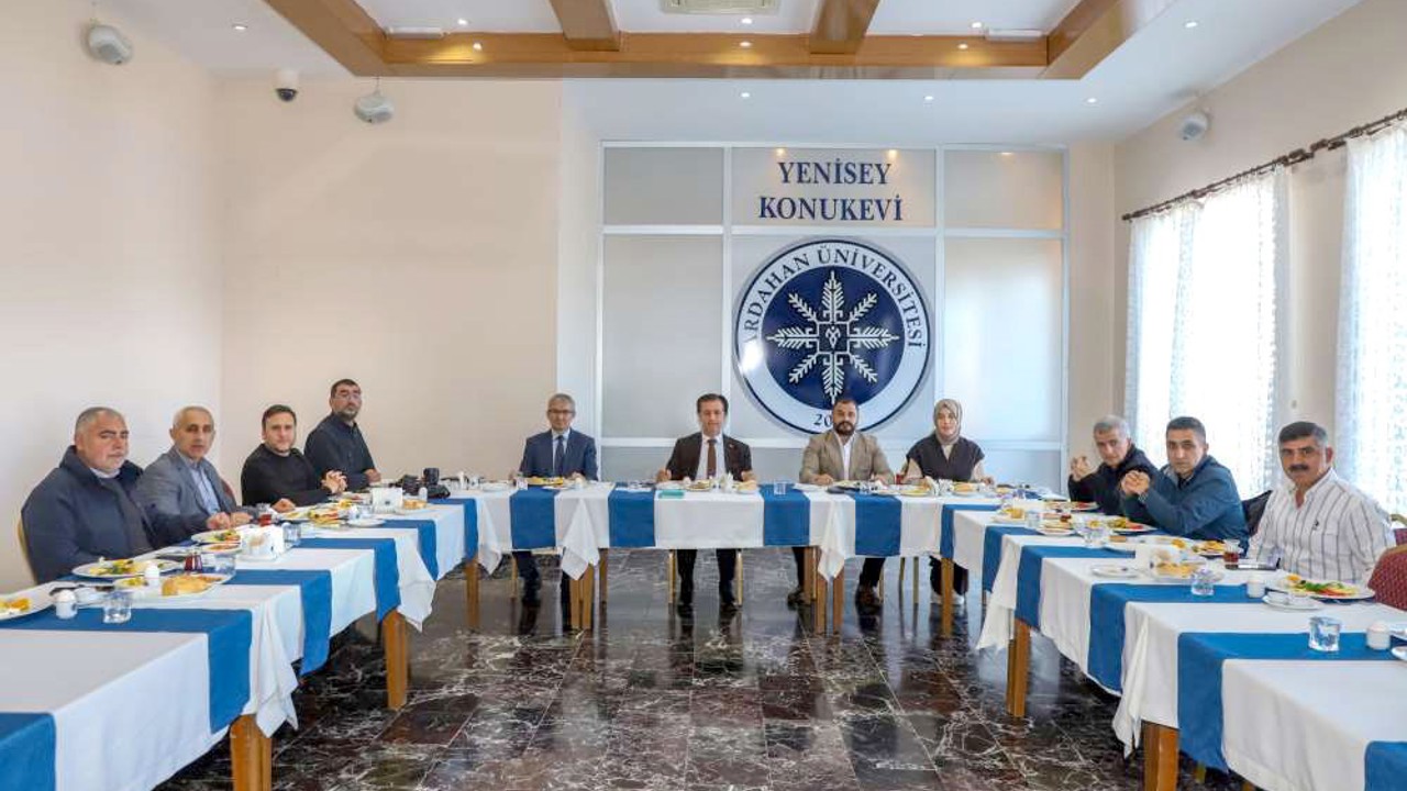 Rektör Emiroğlu, basınla bir araya geldi
