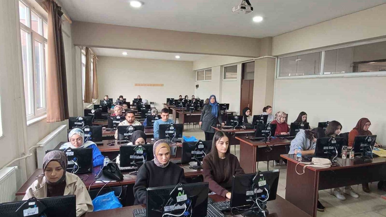 Tavşanlı’da "10 Parmak Klavye Kursu"na yoğun ilgi
