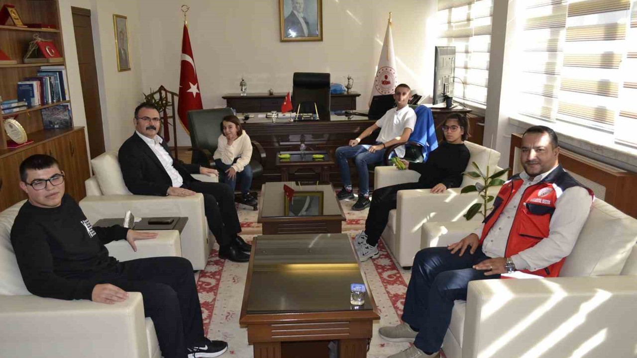 Sultanhisar Kaymakamı Ateş, özel çocukları makamında ağırladı
