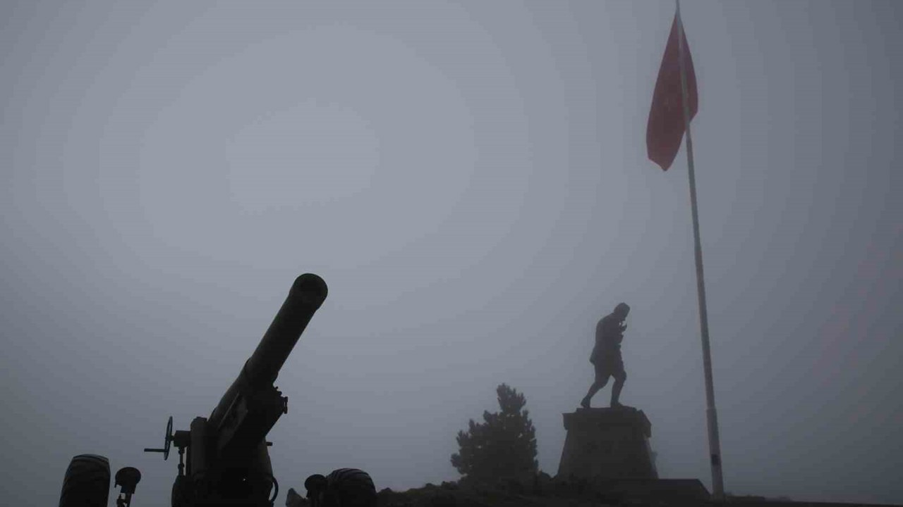 Kocatepe’nin sis altındaki görüntüsü
