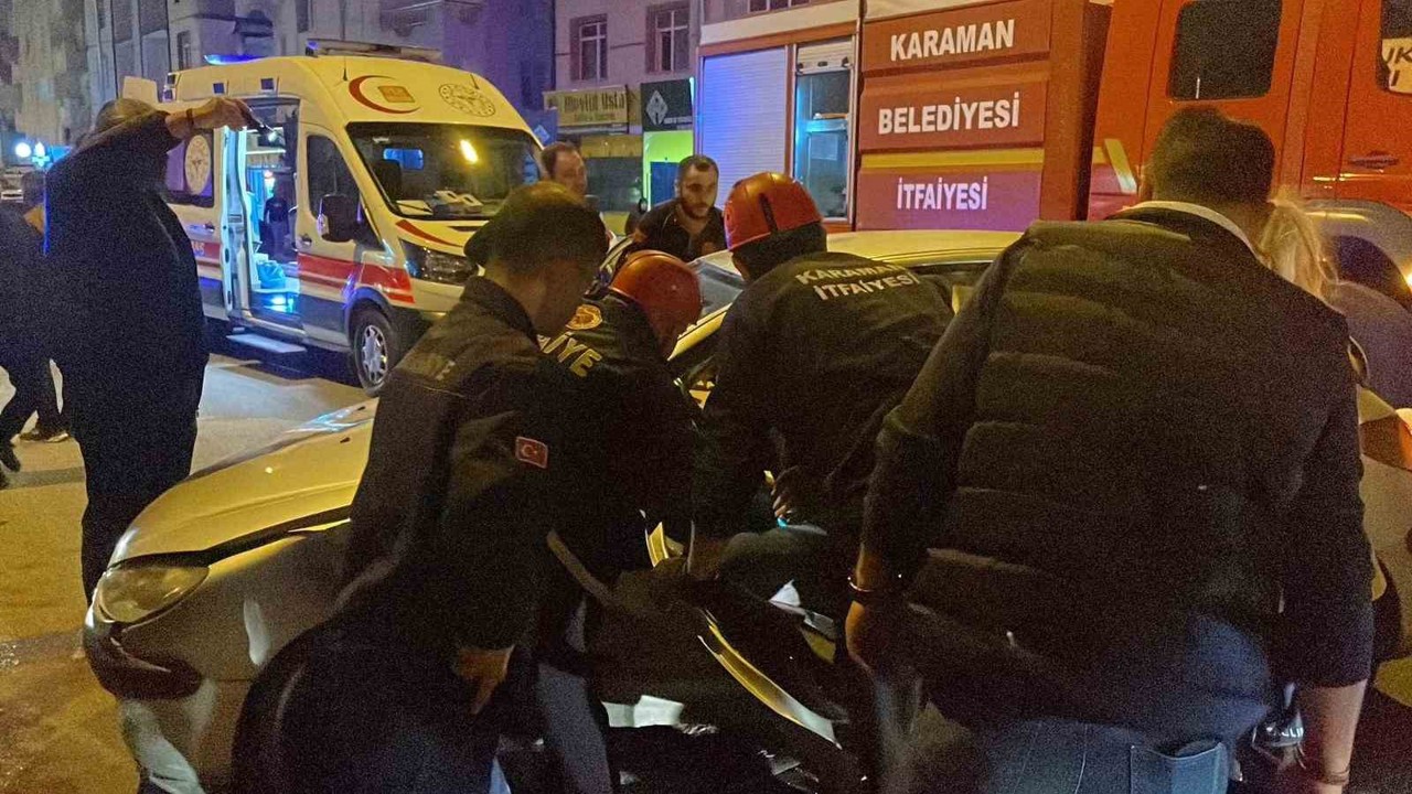 Kazada sonrası araçta sıkışan sürücüyü itfaiye kurtardı
