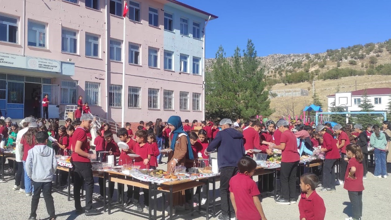 Dicle’de öğrencilerden Gazze’ye yardım etkinliği
