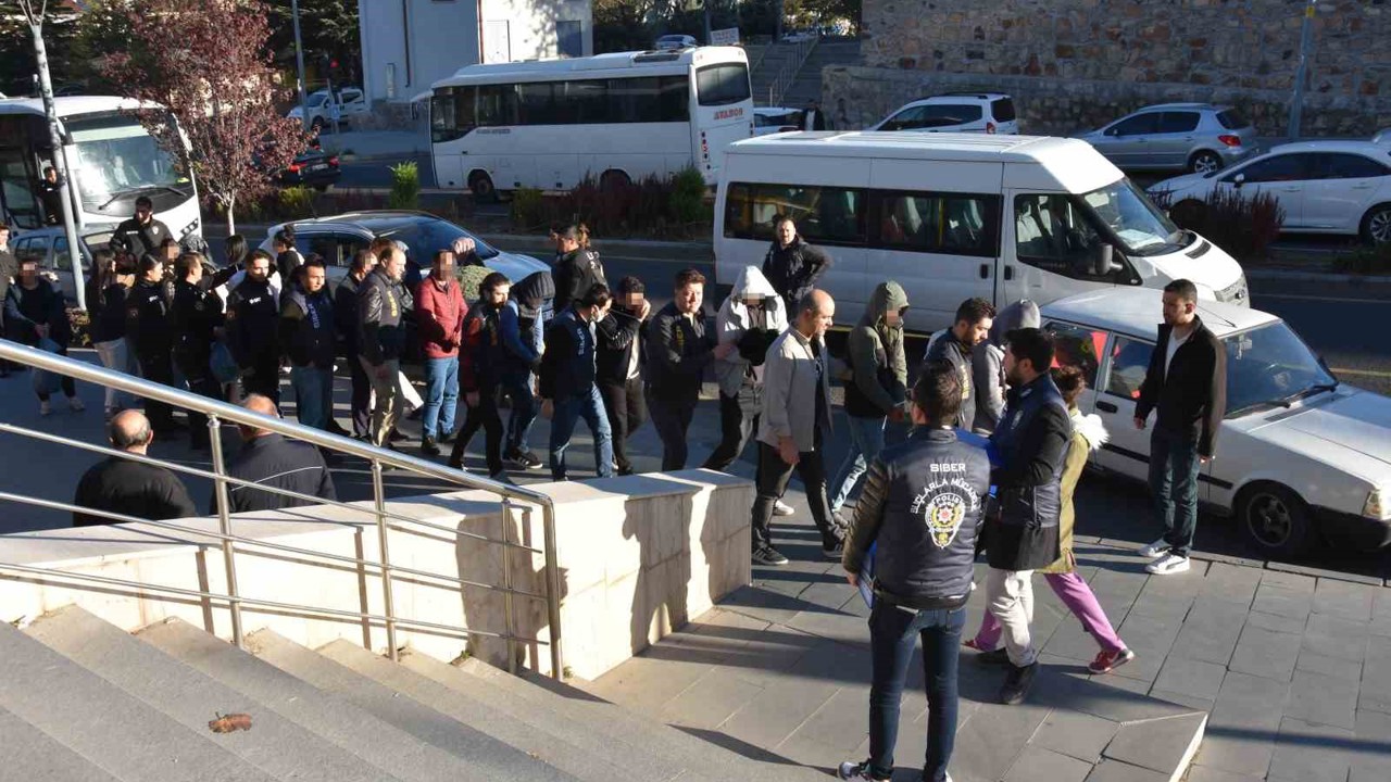 Öğretmen olacaktı, çete lideri oldu
