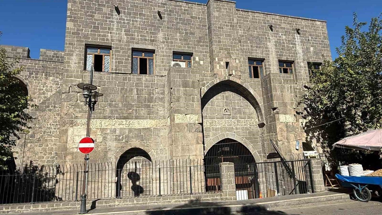 Bin yıllık camide cemaat abdest alamıyor
