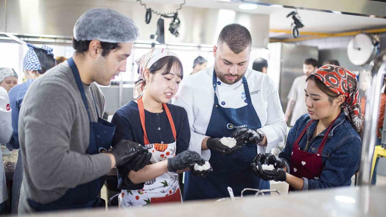 Japon öğrencilere Türk mutfağı dersi
